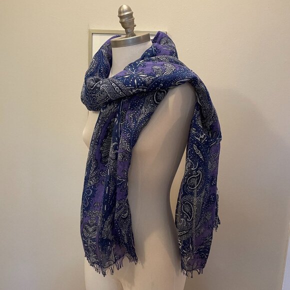 Made in Italy light wool paisley scarf - Picture 2 of 3